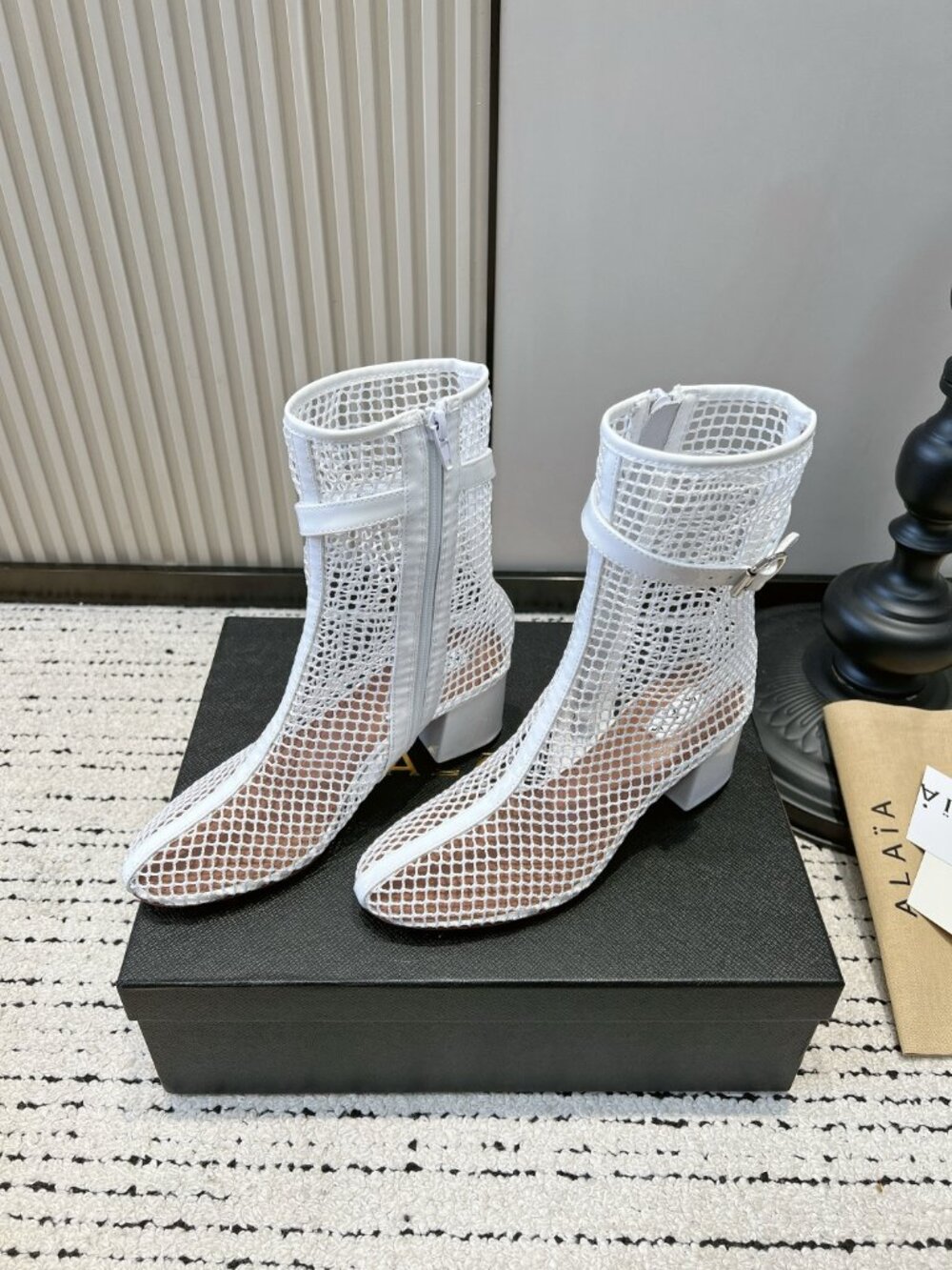 ALAÏA Fishnet cool boots - Picture 3 of 9